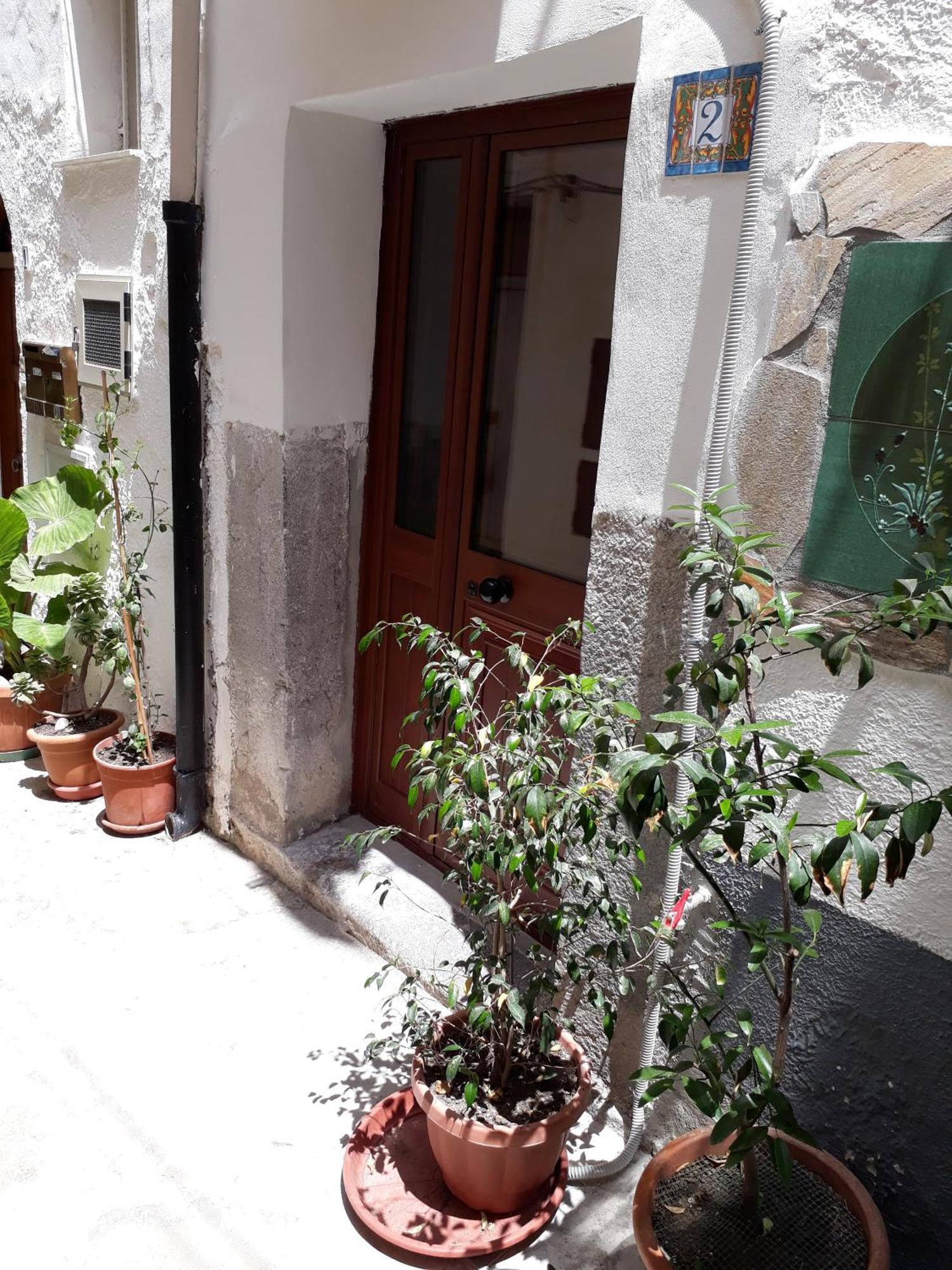 Cortile Maggiore Home تْشيفالو المظهر الخارجي الصورة